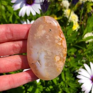 Flower agate palmstone
